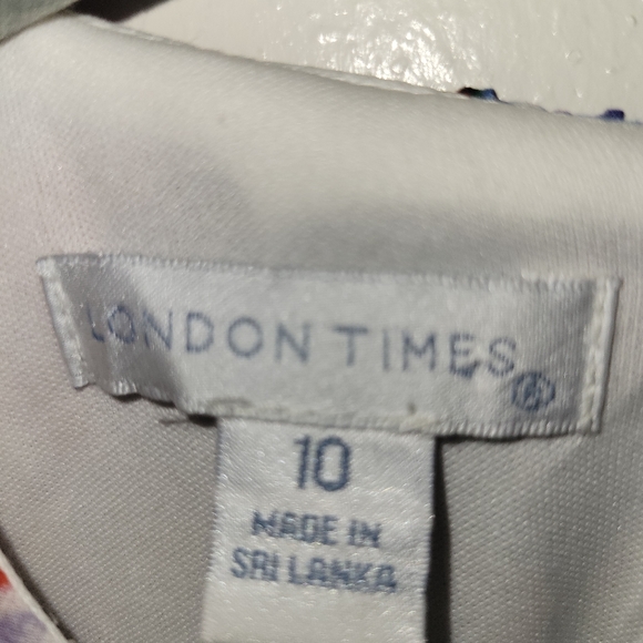 Dress - Picture 3 of 3